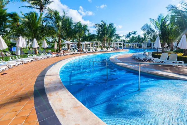 Modern lüks yüzme havuzu otel
