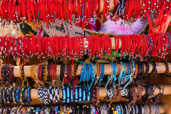 Bracelet en fil rouge de Jérusalem à vendre — Photo