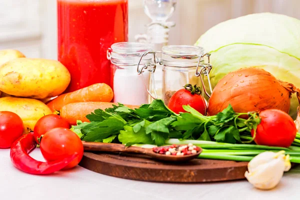 Ingredienser för matlagning Borsjtj, ryska betor soppa — Stockfoto