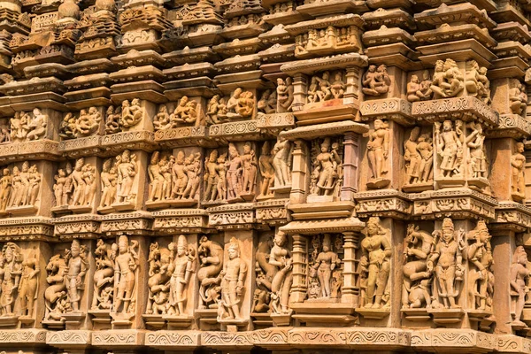 Close-up van erotische stone carving in Lakshman tempel — Stockfoto