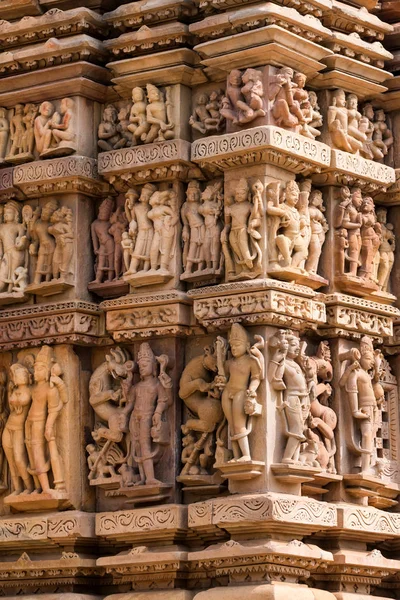 Close-up van erotische stone carving in Lakshman tempel — Stockfoto