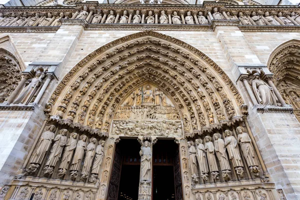 Notre Dame de Paris entrance door close — Stock Photo, Image