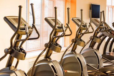 Boş çapraz eliptik fitness salonu