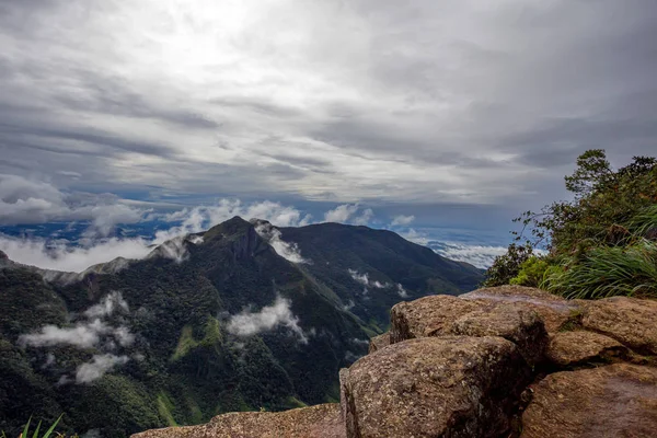 Vista de Worlds End dentro do Parque Nacional Horton Plains no Sri Lanka — Fotografia de Stock