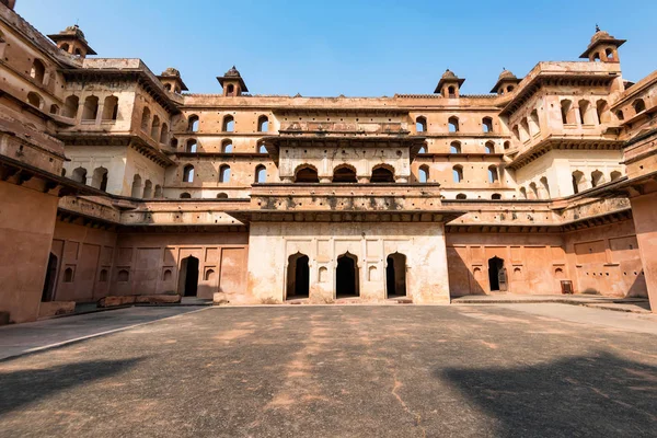 Вид на Jahangir-Махал або Раджа палац всередині Orchha Форт комплекс — стокове фото