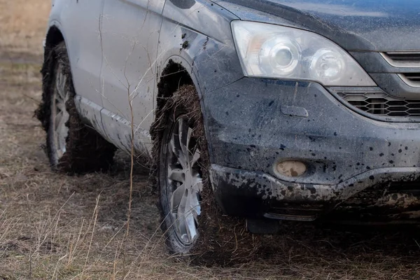 Close up dirty car with dry mud on tires — Stock Photo, Image