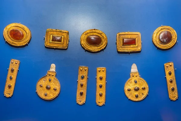 Krásné zastaralé kousky Sarmatian šperky v muzeu — Stock fotografie