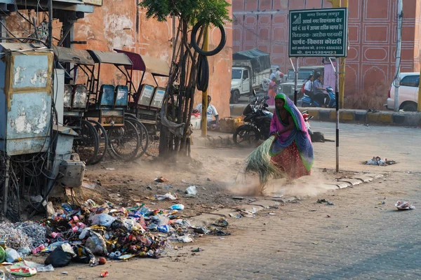 JAIPUR, INDIA - 6 NOVEMBRE 2017: Trash in street of Jaipur, India — Foto Stock