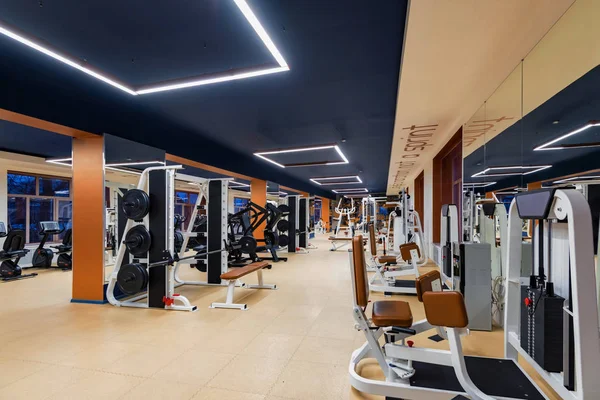 New fitness machines in modern gym interior — Stock Photo, Image