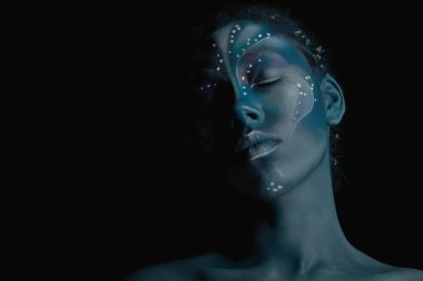 Avatar tarzında kabile etnik resimleri ile Afrikalı kadının Sanat fotoğrafı