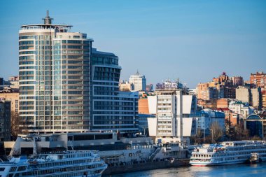 Rostov-On-Don, Rusya - 7 Nisan 2019: Riverside Don iş merkezinin görünümü