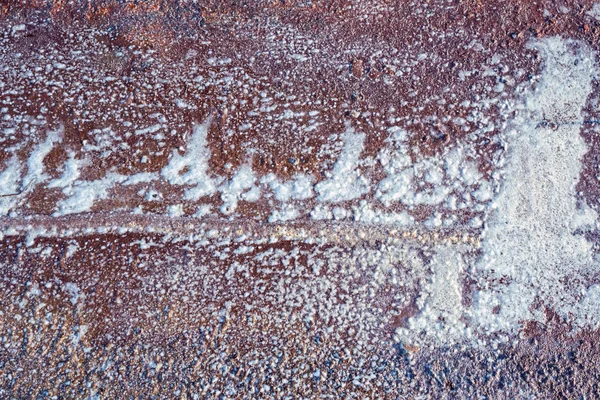 Gros plan texture fond de sol salin avec cristaux de sel — Photo