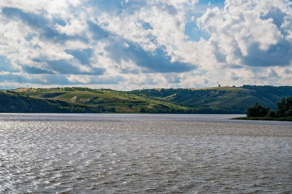 Vista de estepe e rio superior Don na Rússia. Linda paisagem de verão — Fotografia de Stock