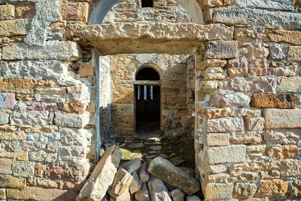 Interieur uitzicht op de prachtige oude Senty kerk in Rusland — Stockfoto