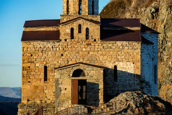 Vista de la hermosa iglesia de Shaona en Rusia — Foto de Stock