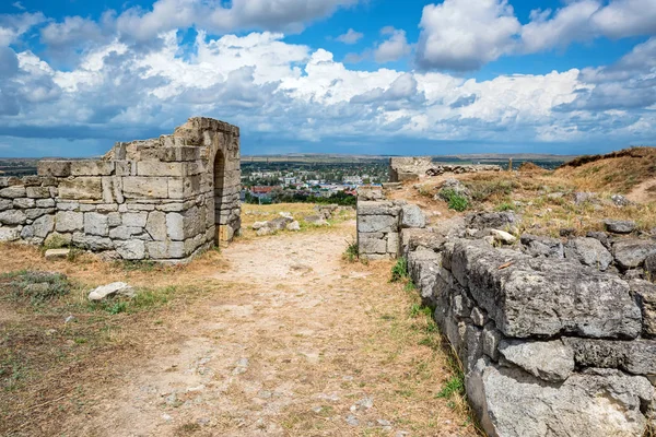 Pohled na ruiny starověkého řeckého města Panticapaeum na Krymu — Stock fotografie