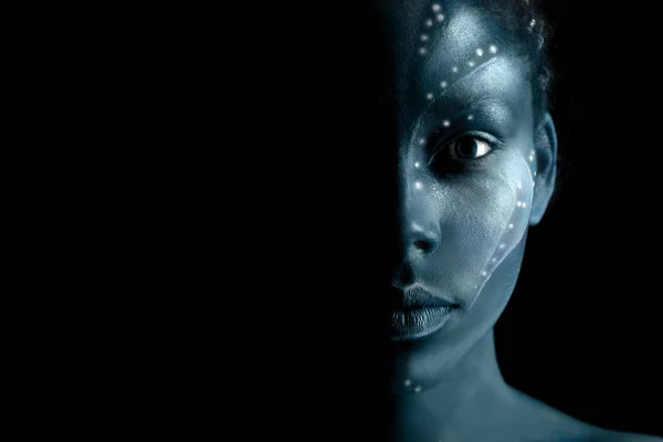 Avatar tarzında kabile etnik resimleri ile Afrikalı kadının Sanat fotoğrafı