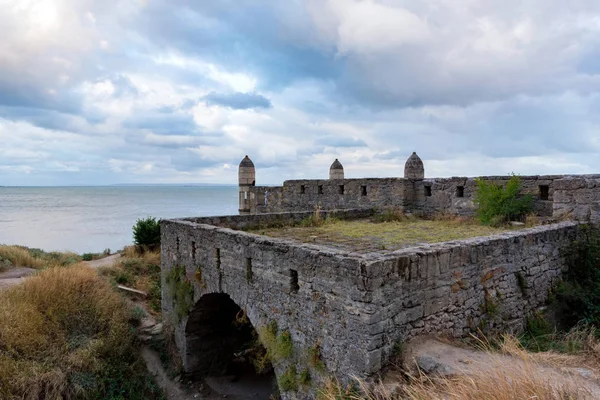 Vista della fortezza di Yeni-Kale sulla riva dello Stretto di Kerch in Crimea — Foto Stock