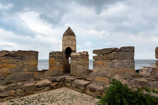 Vista della fortezza di Yeni-Kale sulla riva dello Stretto di Kerch in Crimea — Foto Stock