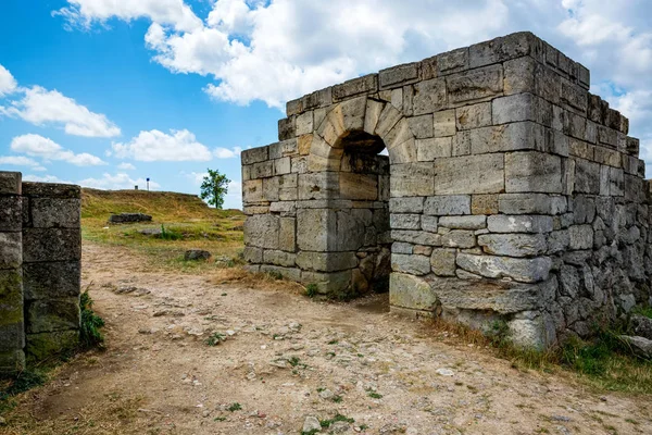 Vista de la fortaleza de Yeni-Kale en la orilla del estrecho de Kerch en Crimea — Foto de Stock