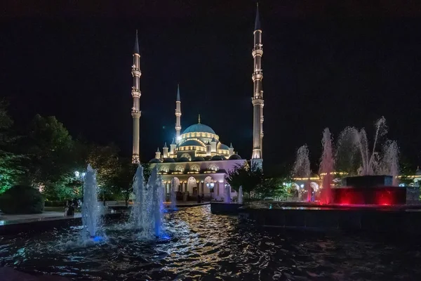 GROZNY, RÚSSIA - 9 de julho de 2017: Mesquita Akhmad Kadyrov em Grozny, Chechênia, Rússia — Fotografia de Stock