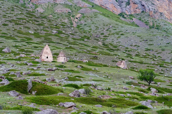 Distant view of medieval tombs in City of Dead near Eltyulbyu, Russia — Stock Photo, Image