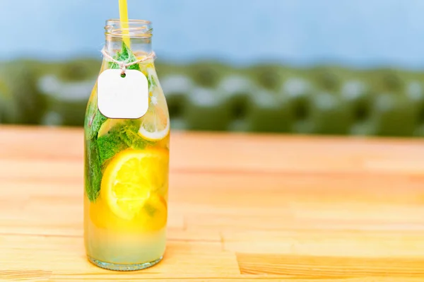 Lemoniada lub koktajl mojito z cytryną i miętą — Zdjęcie stockowe