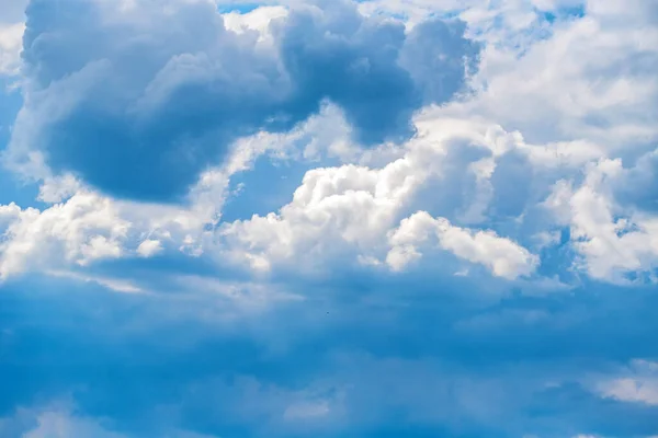 Heavenly blue sky with white clouds background — Stock Photo, Image