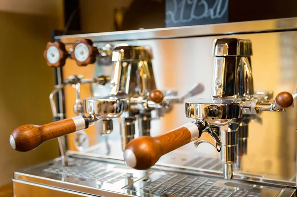 Close up of wood and still lever espresso machine — Stock Photo, Image