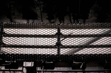 Otomobil radyatörünü soğutmak için döner ızgara kurulumu