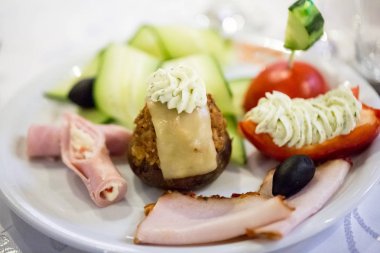 Bir tabak meze düzenleme