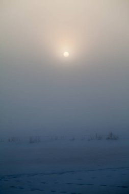 Kırsal kış manzara gün batımında