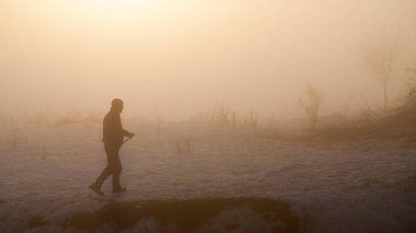 Kırsal kış manzara gün batımında