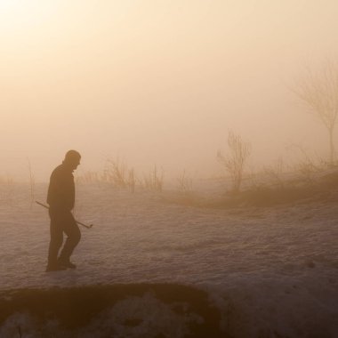 Kırsal kış manzara gün batımında