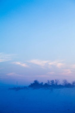 Kırsal kış manzara gün batımında