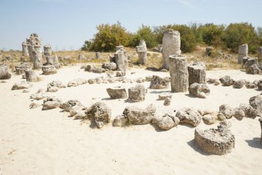 Pobiti Kamani (taş Çölü), Bulgaristan'ın Kuzey Batı Varna il sınırında bulunan bir çöl gibi kaya fenomen