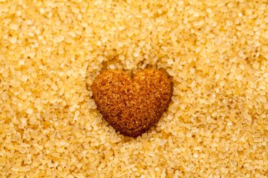 Şeker yüzeyinde kalp şeklinde şeker ile gıda kompozisyonu