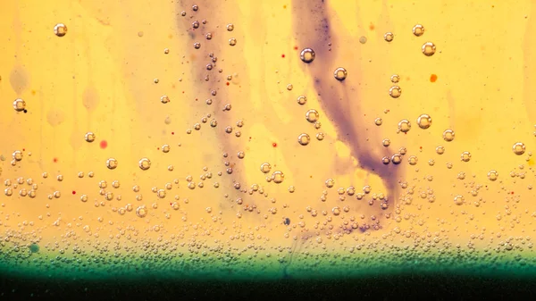 Yağ, su ve renkli mürekkep karışımı ile soyut kompozisyon. Kirliliği kavramı