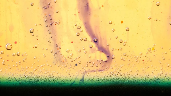 Yağ, su ve renkli mürekkep karışımı ile soyut kompozisyon. Kirliliği kavramı