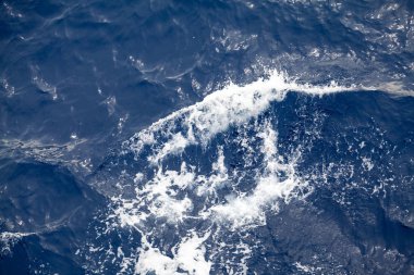 su doku - Ege Denizi üzerinden derin temiz su