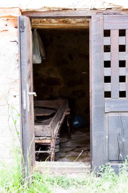 Seramik kaplar, nesneler ve Araçlar'dan bir çömlekçi atölye