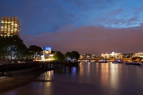 Londen Nachten Vanaf Pieren Met Uitzicht Canary Wharf — Stockfoto