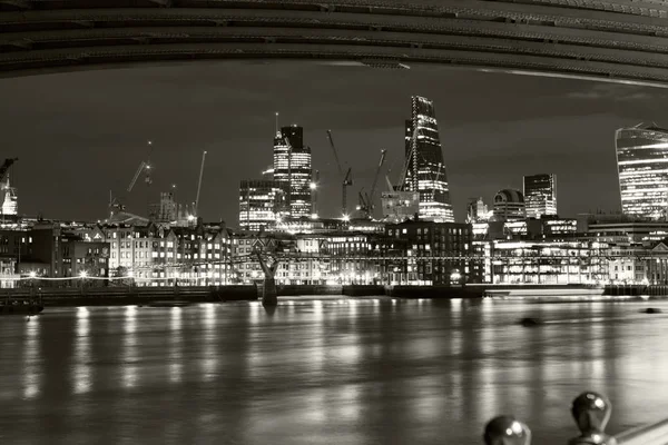 Noches Londres Desde Los Muelles Con Vista Canary Wharf —  Fotos de Stock