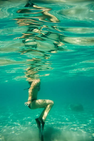 Scéna Pod Hladinou Jónském Moři Zakynthos Řecko Holkama Hraje Vodě — Stock fotografie