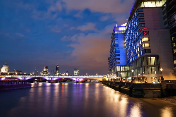 Noches Londres Desde Los Muelles Con Vista Canary Wharf — Foto de Stock