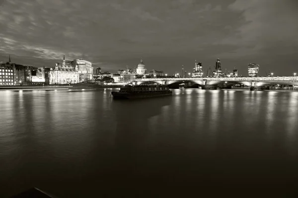 Nuits Londres Depuis Les Quais Avec Vue Sur Canary Wharf — Photo