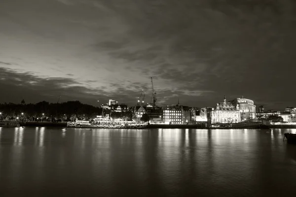 Londen Nachten Vanaf Pieren Met Uitzicht Canary Wharf — Stockfoto