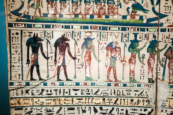 729. 07. 07 2015, ЛОНДОН, Великобритания, BRITISH MUSHM Египетские статуи, рисунки и иероглифы
