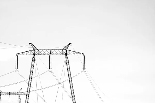 電気ワイヤと棒で産業の背景 — ストック写真