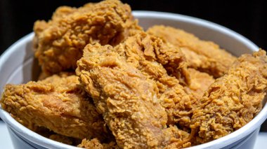 Baharatlı çıtır tavuk eti